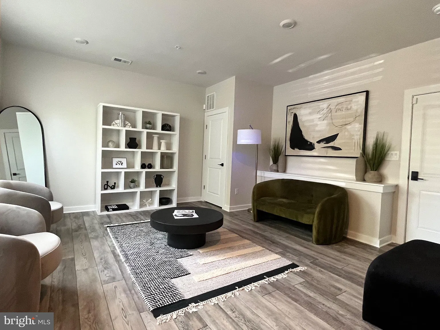 3 bed, 2.5 bath, 1800 sqft, $3,200 — Photo 4