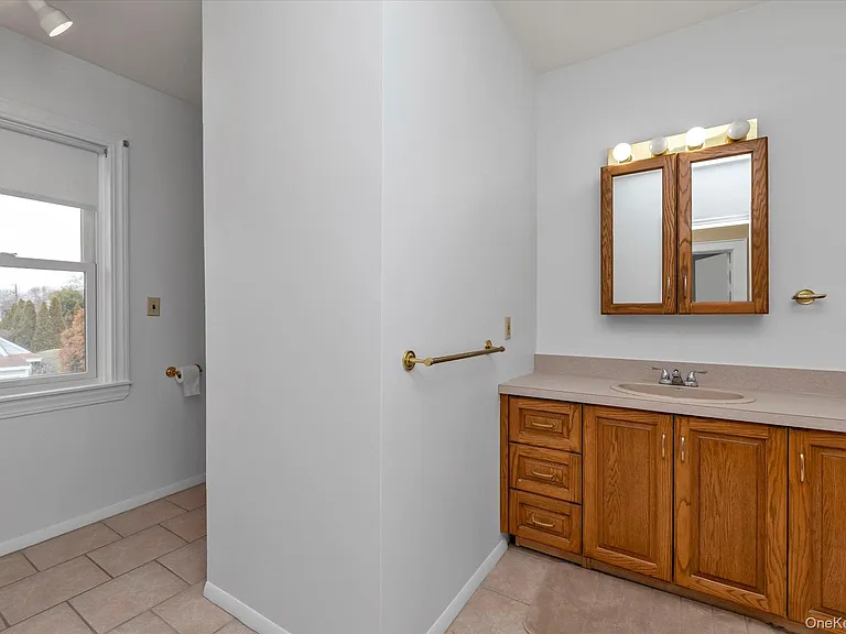 23 Thompson Pl #2 — Photo 6