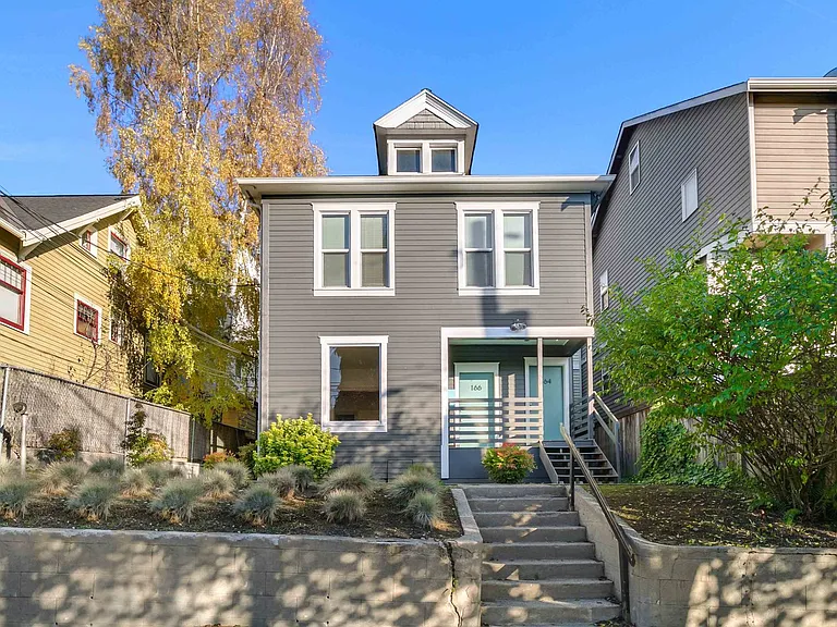 Top-Floor 3bed/1bath Duplex Unit in Cherry Hill! — Photo 8
