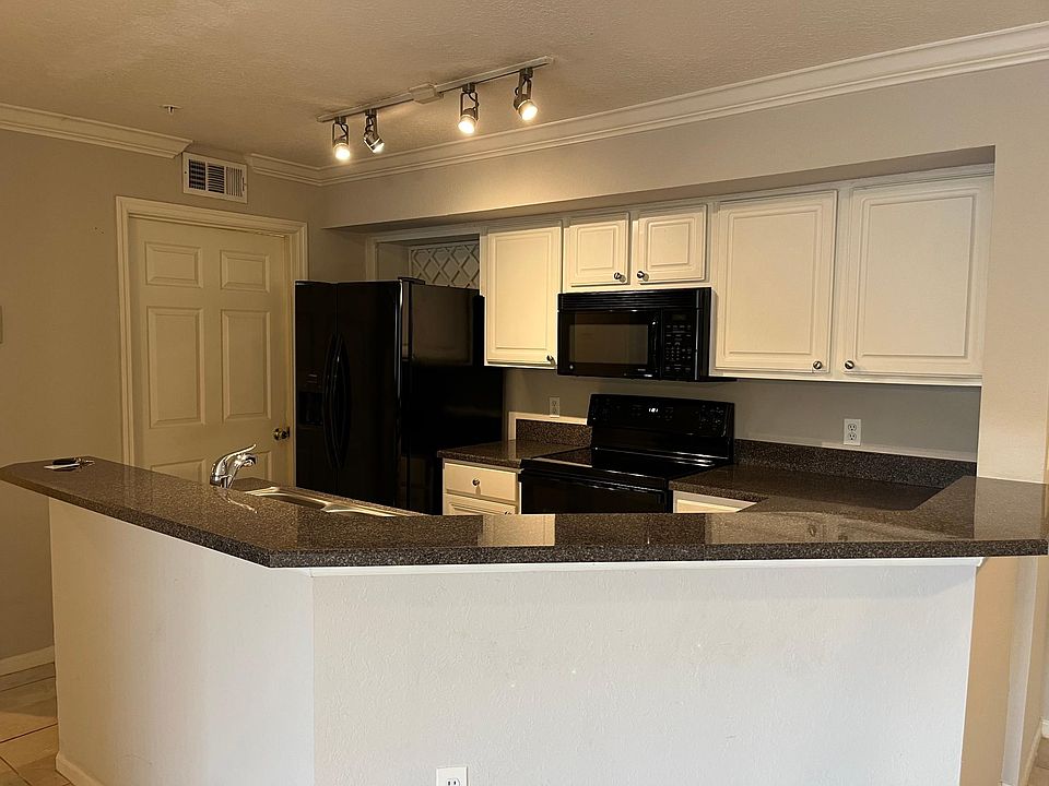 1st image of 700 Boardwalk Dr #425
