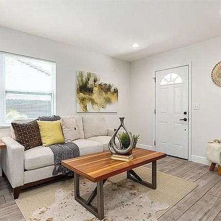 3 bed, 1144 sqft, $3,500 — Photo 4