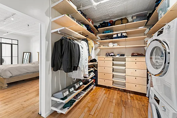 Sold by Compass | media 9