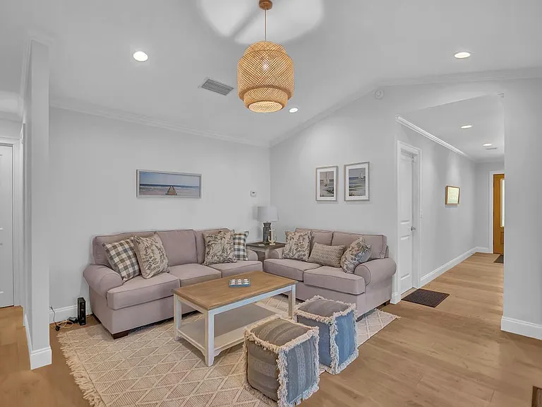 1526 Pelican Ln — Photo 5