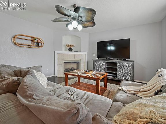 4th image of 1130 Legend Oak Dr