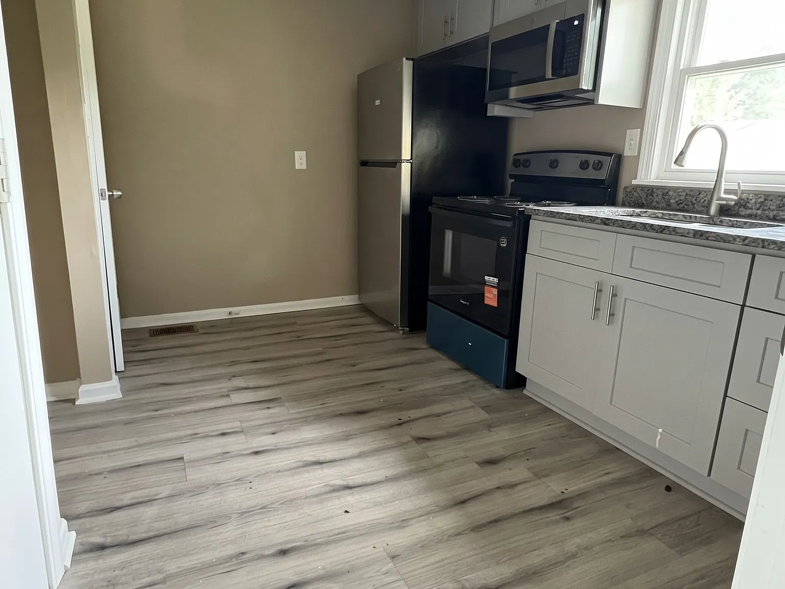3 bed, 1150 sqft, $1,950 — Photo 3
