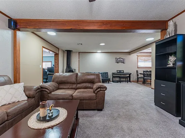 2700 N Terry Ave, Bethany, OK 73008