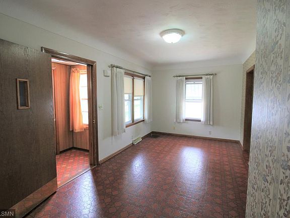 4th image of 161 Moreland Ave E