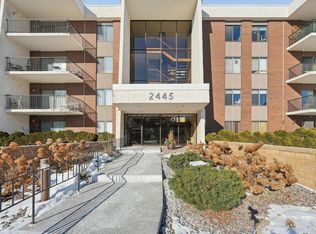 2445 Londin Ln E APT 212, Maplewood, MN 55119