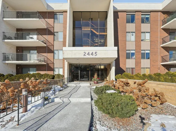 2445 Londin Ln E APT 212, Maplewood, MN 55119
