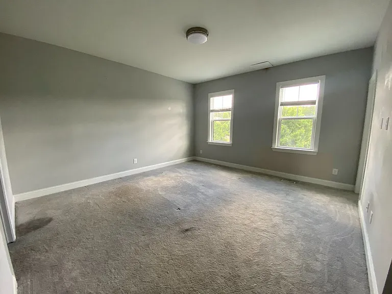 118 Philips Sq — Photo 40