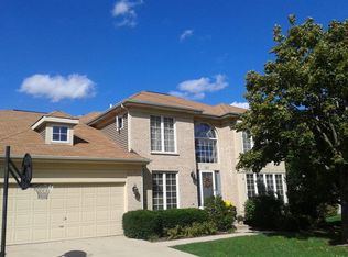 307 W Sheffield Dr, Bloomingdale, IL 60108