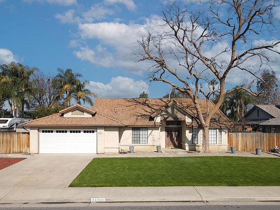 2nd image of 14204 San Esteban Ave
