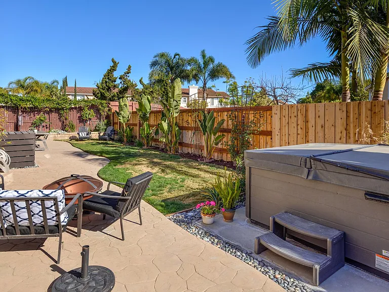 1668 Paseo Maravilla — Photo 34