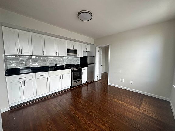 5th image of 48-53 45th St #D4