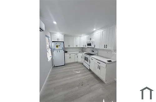 27 Targee St Photo 1