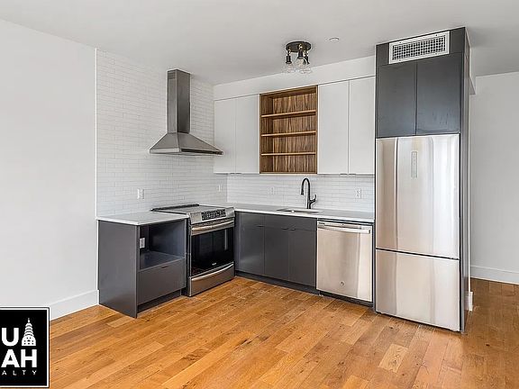 3rd image of 499 Evergreen Ave APT 2A