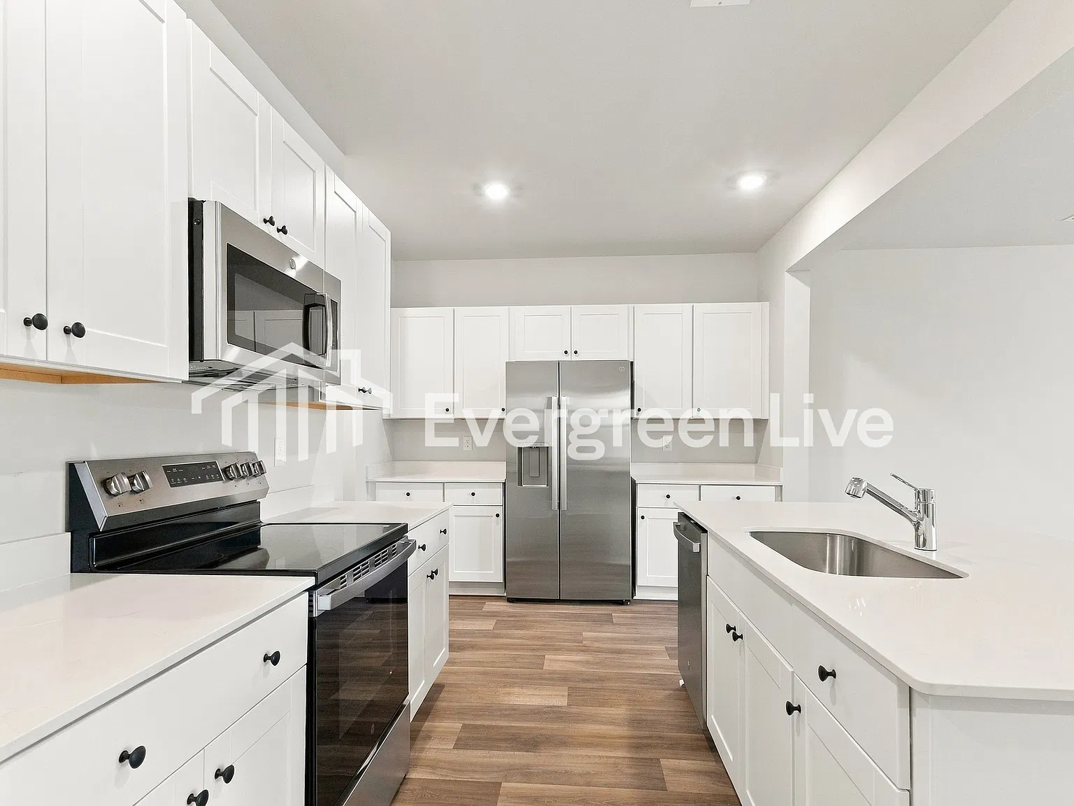 3 bed, 3.0 bath, 1935 sqft, $2,245 — Photo 3