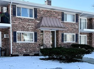 37 N Main St APT 40, Glen Ellyn, IL 60137