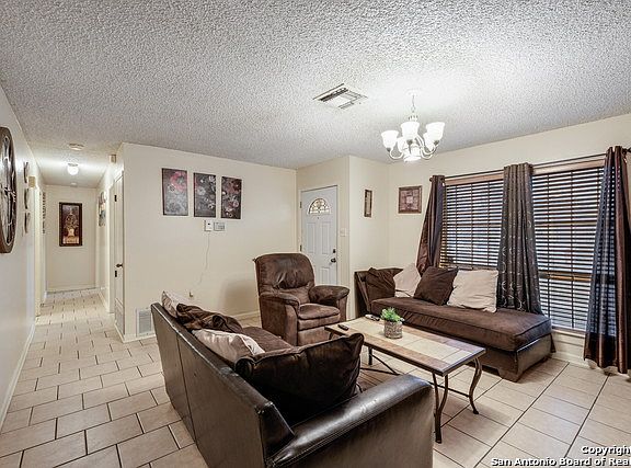 4th image of 5914 Cliff Rock Dr