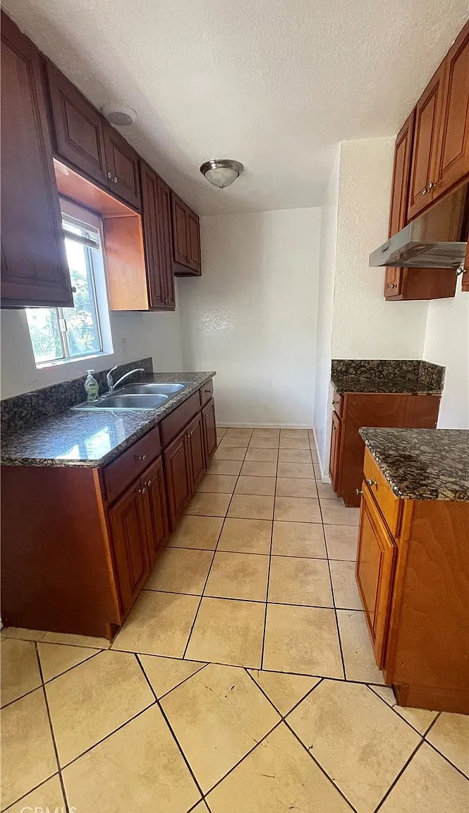 3 bed, 1.5 bath, 1100 sqft, $2,800 — Photo 4