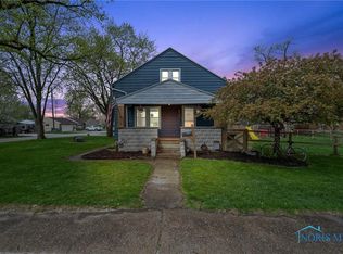 106 Elmwood Rd, Walbridge, OH 43465