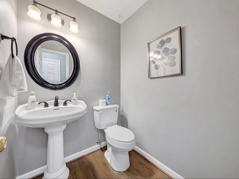 1733 Meadows Rd — Photo 10