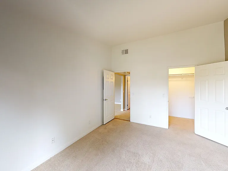 Emerald Pointe — Photo 11