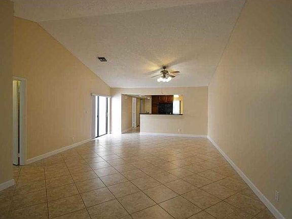 4th image of 358 Lakeside Ct