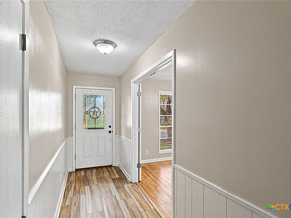 4th image of 216 Guinevere St