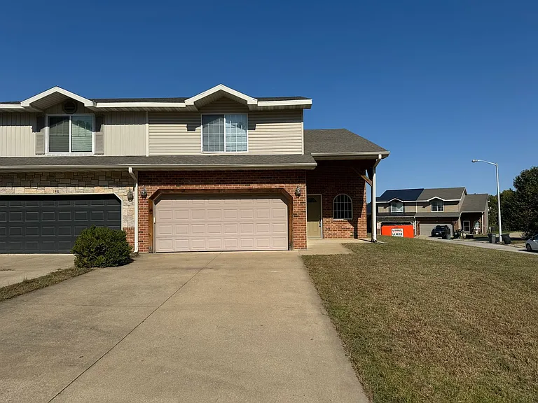 150 Hickory Ridge Dr — Photo 1