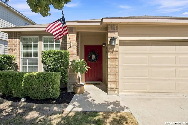 3 bed, 2.0 bath, 1672 sqft, $2,200 — Photo 2