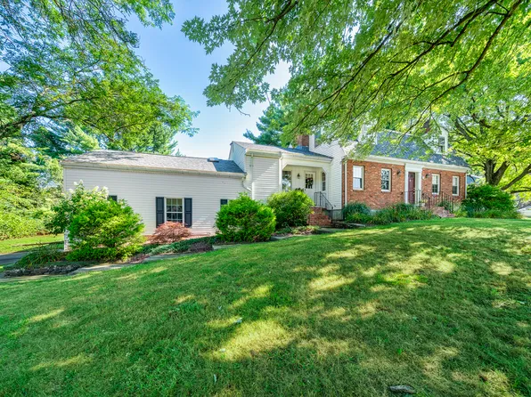 16 Iron Gate Lane, Cromwell, CT 06416