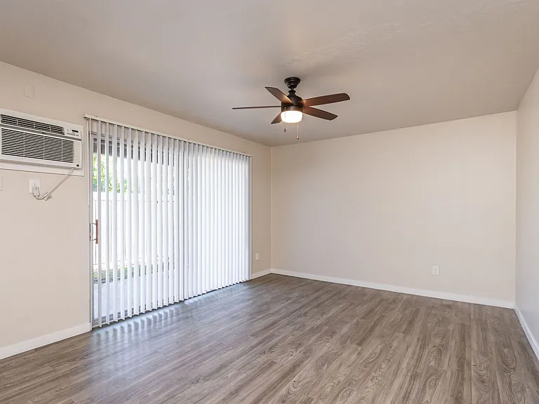 Riverbend Apartments — Photo 8