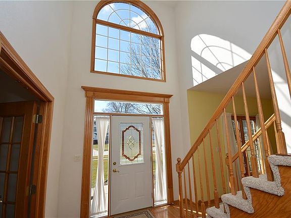 4th image of 815 SE Westwoods Dr