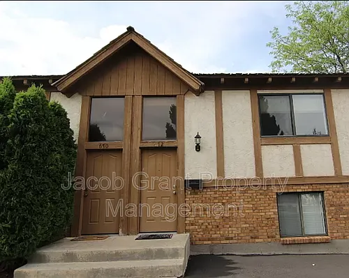 612 John Adams Ct Photo 1