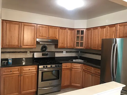 Rented by Zikos Realty Services | media 15