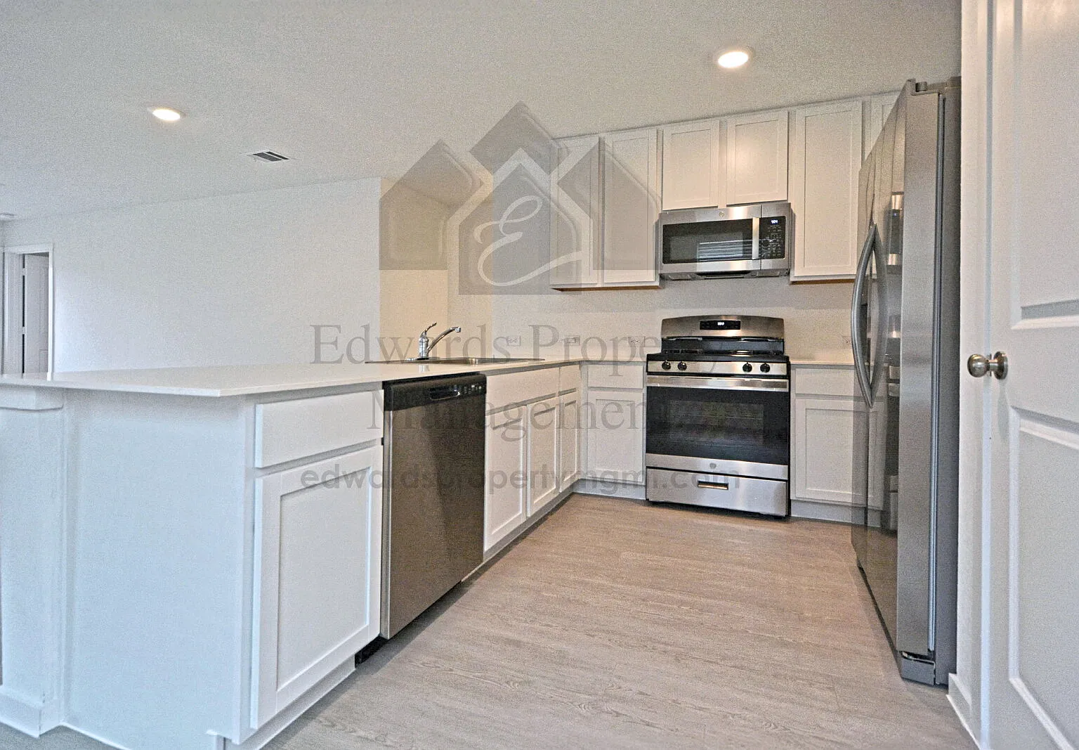 3 bed, 2.0 bath, 1266 sqft, $1,495 — Photo 4