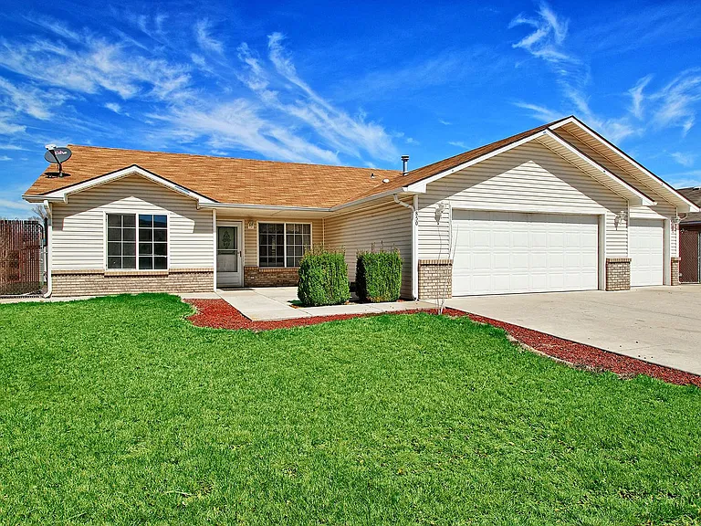 850 Henry Cir — Photo 2
