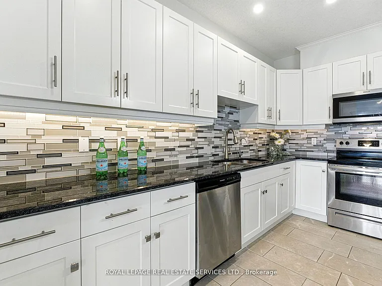 22 Marshall Dr #8 — Photo 10