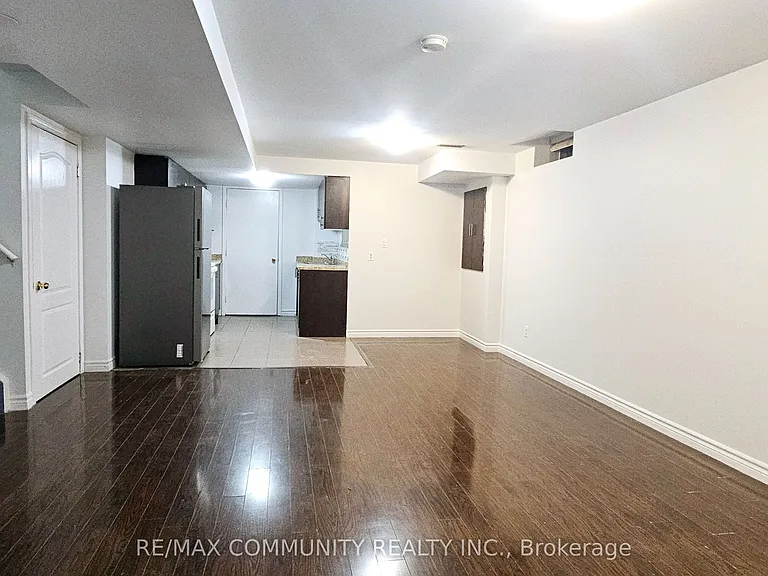 21 Midvale Rd #BASEMENT — Photo 3
