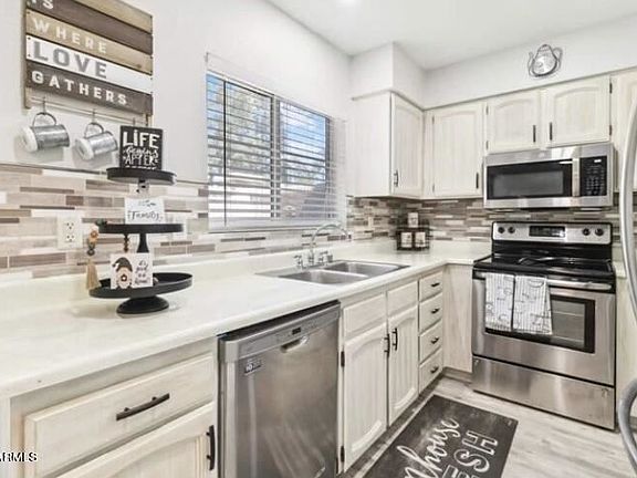 4th image of 1011 W Malibu Dr