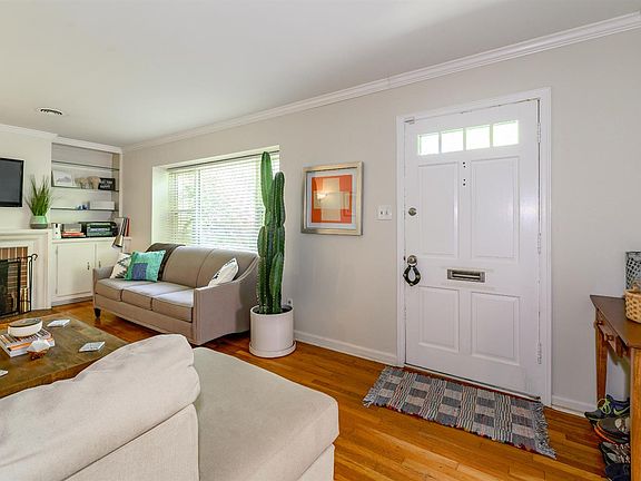 4th image of 434 Queensway Dr