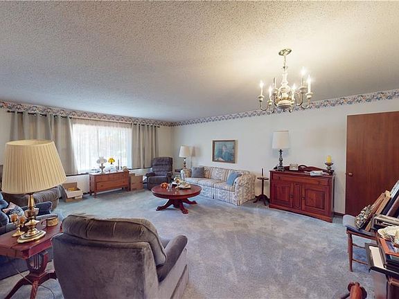 3rd image of 807 Briarwood Ln