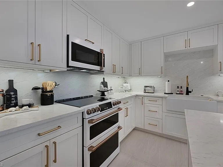 1950 Gulf Shore Blvd N #107 — Photo 7