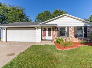 501 N Wuthering Hills Dr, Janesville, WI 53546