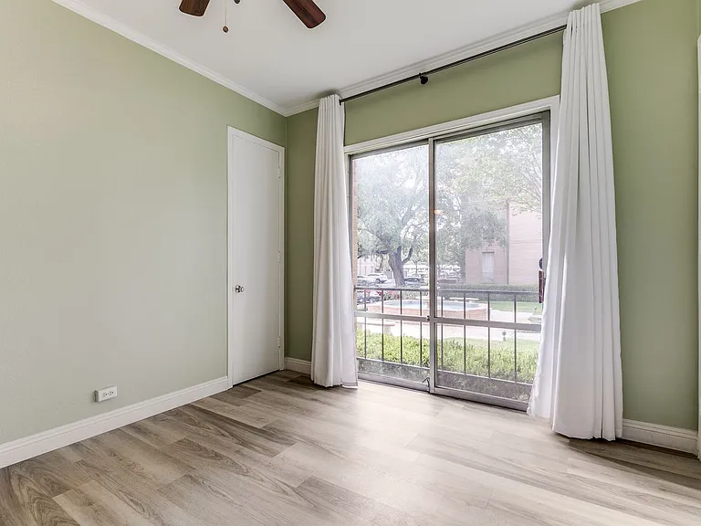 7709 Broadway #113 — Photo 23