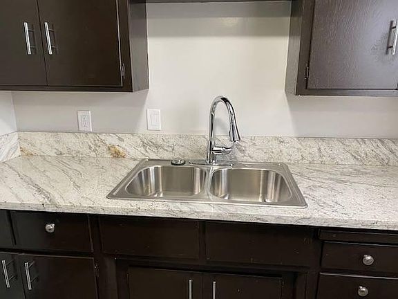 4th image of 606 N Avenue 66 #9