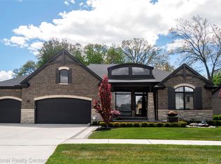 14170 Kings Park Ct, Utica, MI 48315