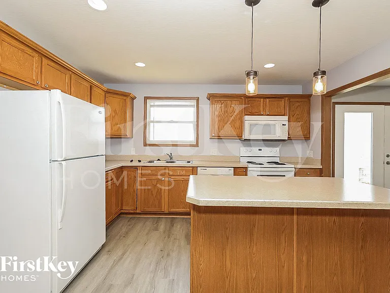 37 Waterman Ave — Photo 7