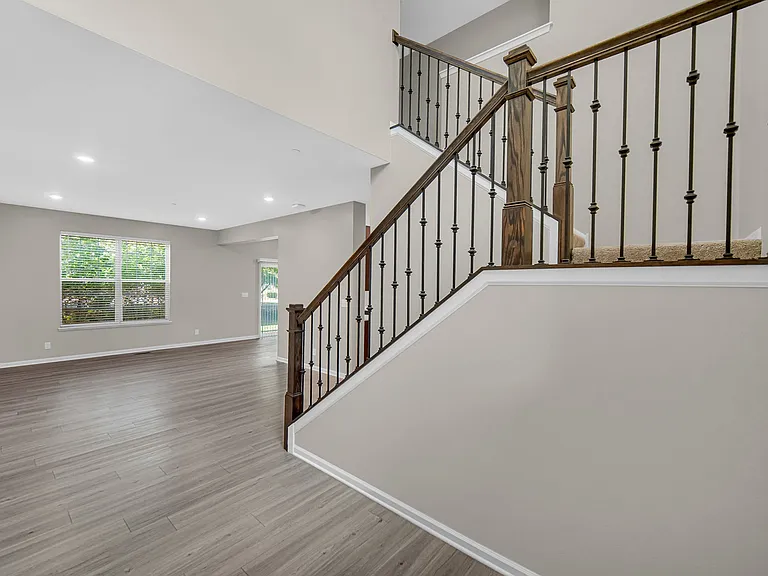 1115 Goldfinch Ave — Photo 4